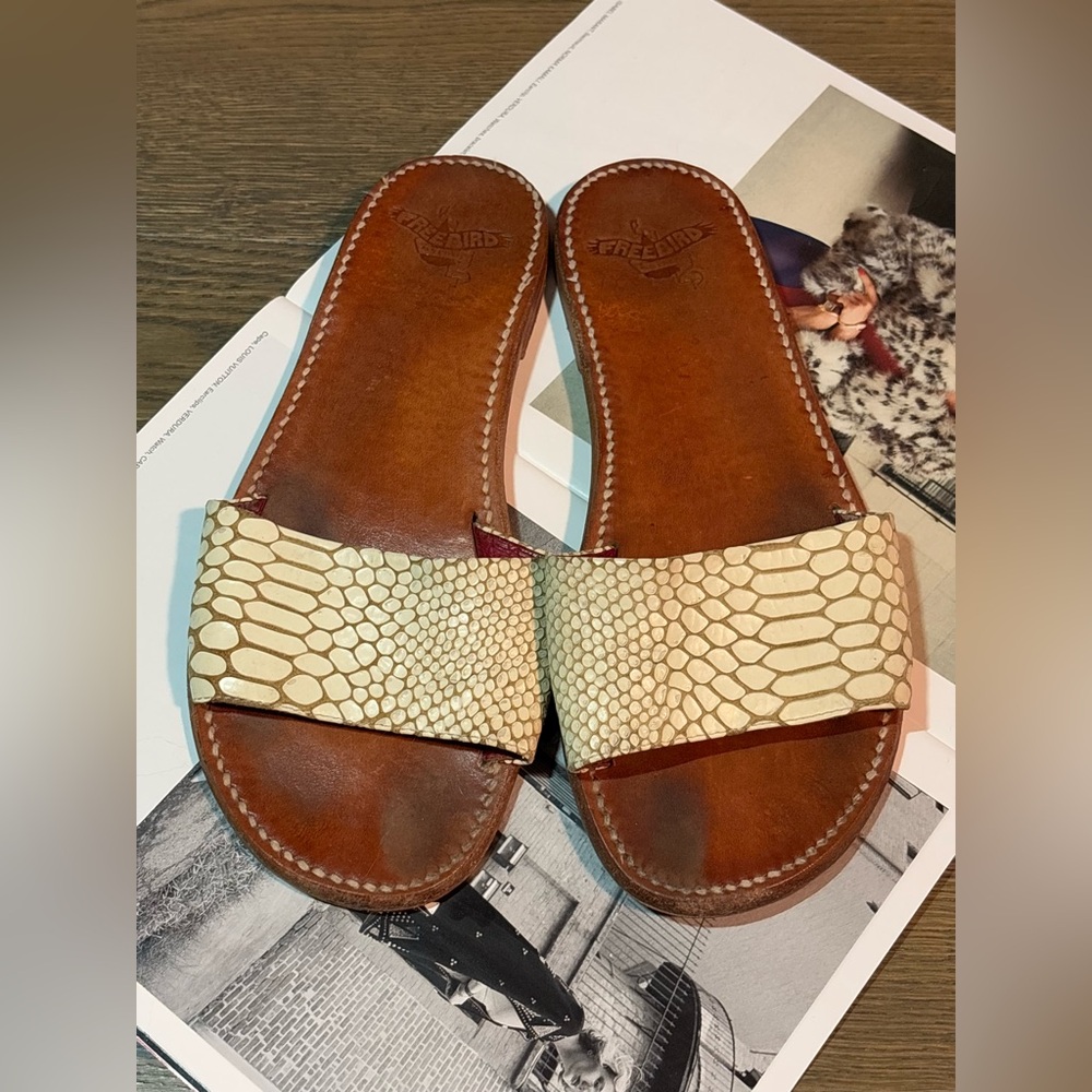 Freebird By Steven Leather Snake Embossed Slide On Sandals Golden/Cream Size 9